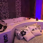 Luxury Apartment *