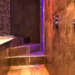 Luxury Apartment *