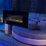 Luxury Apartment *