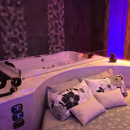 Luxury Apartment *